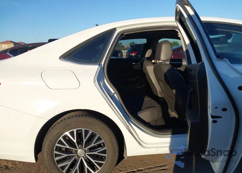 2019 Volkswagen Jetta 1.4T R-Line/1.4T S/1.4T Se z USA, uszkodzony, nr VIN 3VWC57BU6KM193324